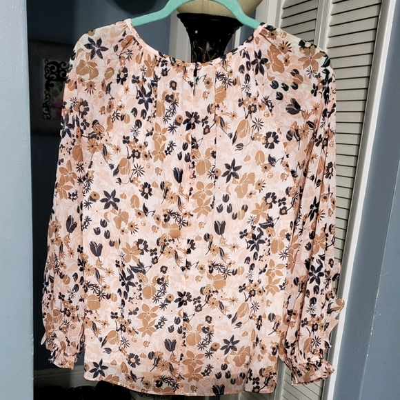 Ann Taylor 🍂🌸 Floral Ruffle sleeve blouse Size M - Picture 4 of 8